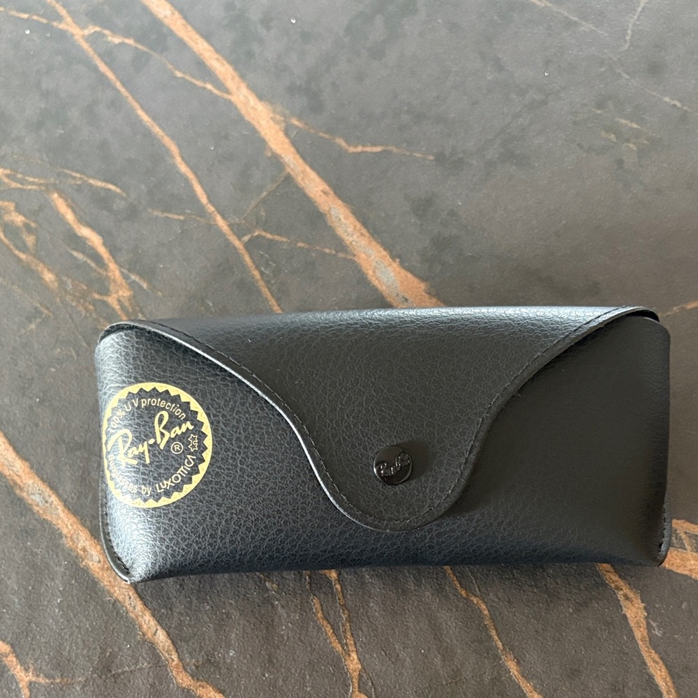 NEW WITHOUT TAG RAYBAN SUNGLASSES